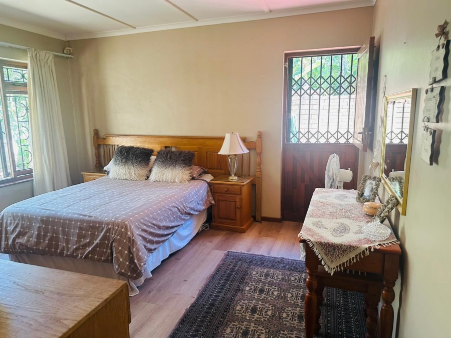 4 Bedroom Property for Sale in Glen Barrie Western Cape